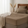 Kép 1/2 - Lágy barna színű gumis lepedő 