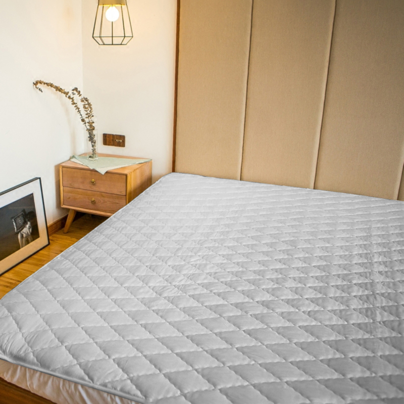 Szürke színű steppelt ágytakaró - 220x240 cm
