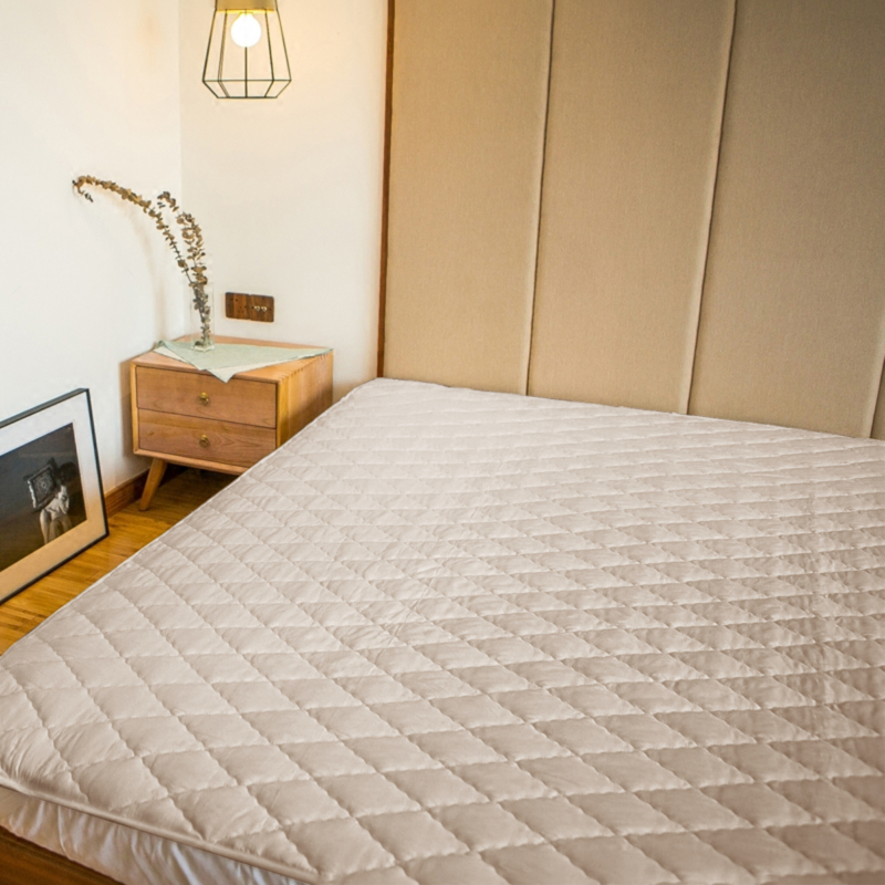 Drapp színű steppelt ágytakaró - 220x240 cm